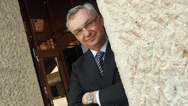 Jos� Baselga: �Si hay que cerrar centros de investigaci�n, hag�moslo�