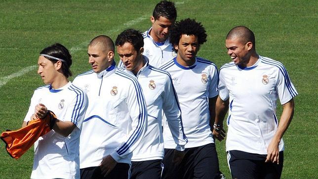 Se cae Lass y viaja Benzema Se cae Lass y viaja Benzema