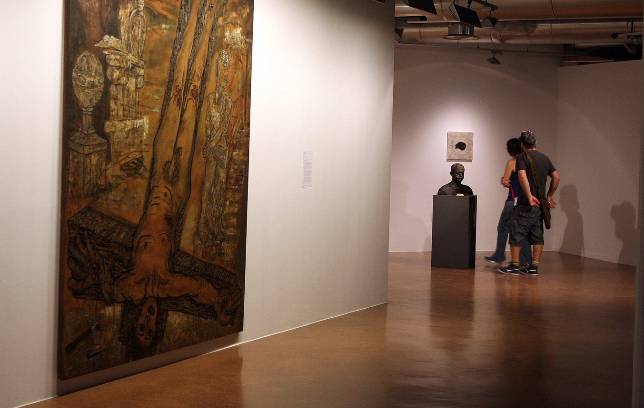 La pintura de un Cristo desnudo y boca abajo indigna a la comunidad cat�lica