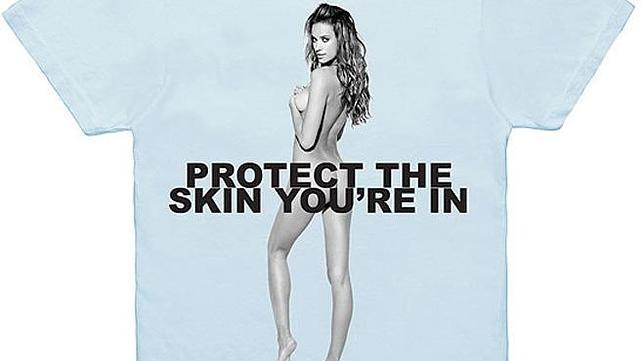 Irina Shayk, desnuda en unas camisetas solidarias de Marc Jacobs Irina Shayk, desnuda en unas camisetas solidarias de Marc Jacobs