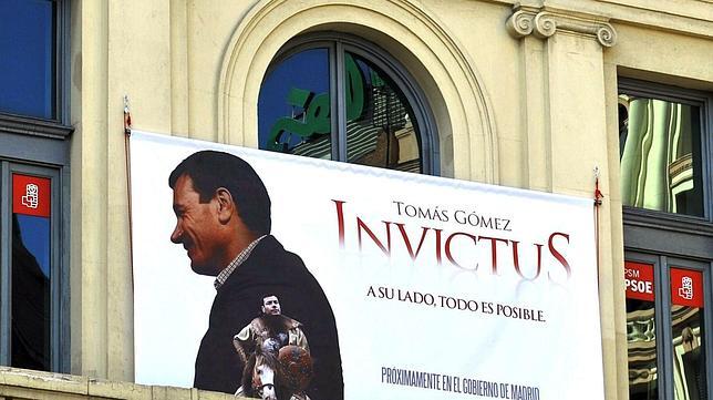El PSM retira el cartel en el que Tom�s G�mez aparec�a como un gladiador