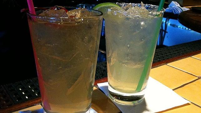 El peligro de mezclar alcohol con bebidas energéticas El peligro de mezclar alcohol con bebidas energéticas