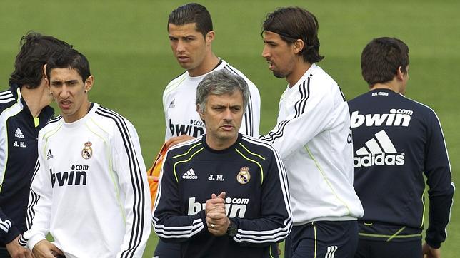 Lass, Gago, Albiol, Canales y Pedro León se caen de la convocatoria Lass, Gago, Albiol, Canales y Pedro León se caen de la convocatoria