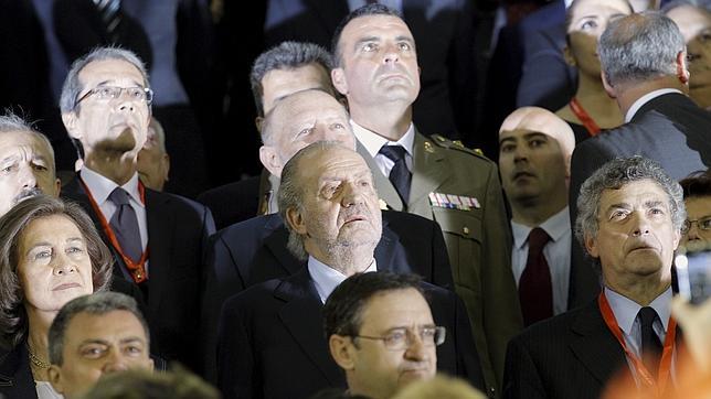 Pitos y cánticos durante la interpretación del himno nacional en Mestalla Pitos y cánticos durante la interpretación del himno nacional en Mestalla