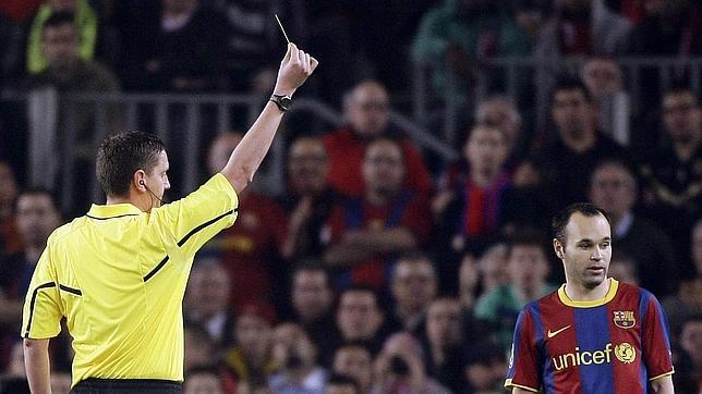 La UEFA desestima una sanción a Iniesta La UEFA desestima una sanción a Iniesta