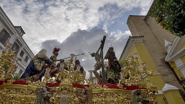 Las siete hermandades del Jueves Santo miran al cielo de Sevilla Las siete hermandades del Jueves Santo miran al cielo de Sevilla