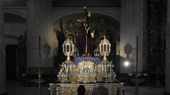 El Se�or de Pasi�n sobre el monte de lirios morados 