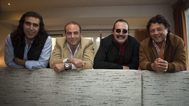 El simpar Pascual Gonz�lez, con sus Cantores de H�spalis, ha logrado en tres d�cadas cambiar los tiempos de este estilo y renovar hasta l�mites insospechados las letras interpretadas
