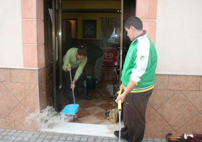 Los vecinos barajan demandar al Consistorio por las inundaciones