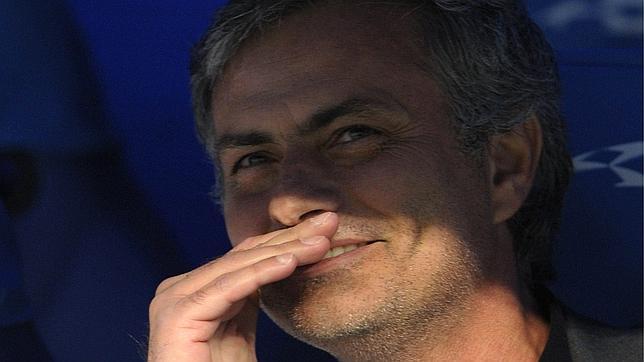 El mundo del fútbol se aisla de Mourinho y sus críticas al máximo rival El mundo del fútbol se aisla de Mourinho y sus críticas al máximo rival