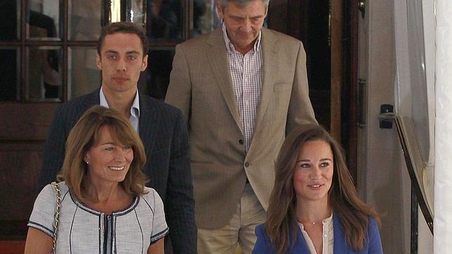 Pippa Middleton vuelve a casa con su familia Pippa Middleton vuelve a casa con su familia