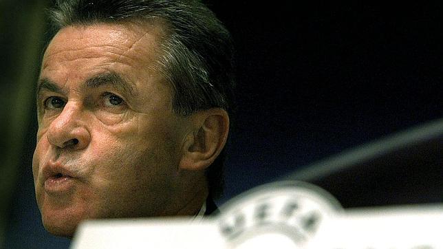 Hitzfeld: «Mourinho está destrozando la imagen del Real Madrid» Hitzfeld: «Mourinho está destrozando la imagen del Real Madrid»