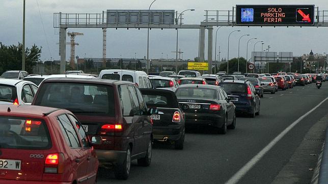 Retenciones en los accesos del real y colas en el Metro Retenciones en los accesos del real y colas en el Metro