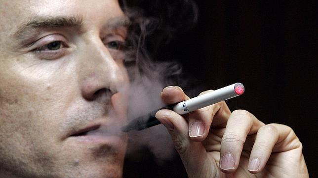 Argentina prohíbe la venta y el uso del cigarrillo electrónico Argentina prohíbe la venta y el uso del cigarrillo electrónico