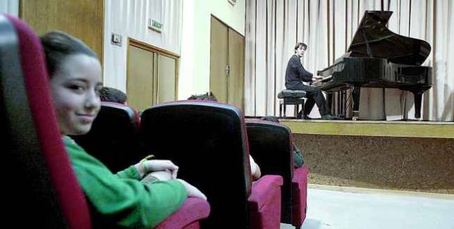 Cajasur plantea un 48% de bajas forzosas para la Fundaci�n