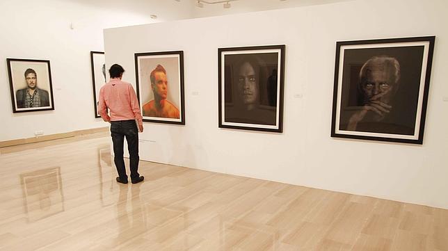 En la Casa de la Provincia se inaugur� ayer esta exposici�n que incluye a Brad Pitt, Robbie Williams, Gael Garc�a Bernal y Giorgio Armani