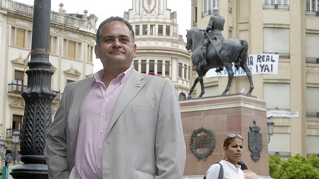 �Necesitamos un revulsivo, no vale la pol�tica de poltrona�