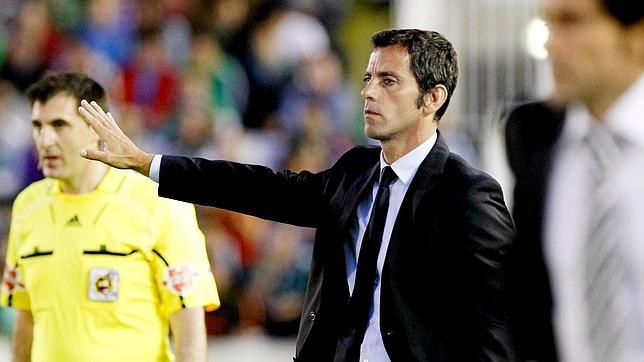 Quique: «El asunto de Forlán es de una complejidad poco natural» Quique: «El asunto de Forlán es de una complejidad poco natural»