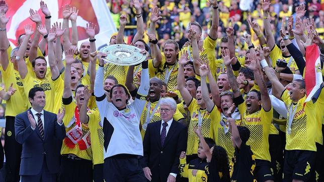 El campe�n Dortmund env�a al Eintracht al descenso