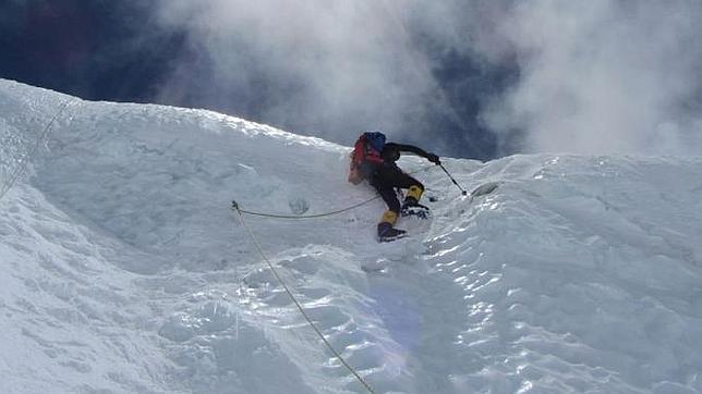 Edurne Pasaban aborta el asalto a la cumbre del Everest Edurne Pasaban aborta el asalto a la cumbre del Everest