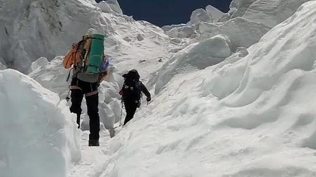 Rescate contrarreloj en el Lhotse de un alpinista español Rescate contrarreloj en el Lhotse de un alpinista español