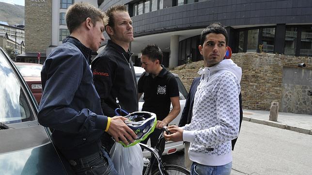 El Movistar seguirá en carrera pese al fallecimiento de Xavi Tondo El Movistar seguirá en carrera pese al fallecimiento de Xavi Tondo