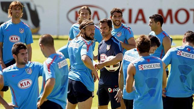 Ujfalusi: «Sabíamos hace meses que Agüero quería irse al Madrid» Ujfalusi: «Sabíamos hace meses que Agüero quería irse al Madrid»