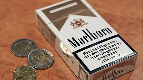Philip Morris aviva la guerra de precios al bajar 25 céntimos su Marlboro Philip Morris aviva la guerra de precios al bajar 25 céntimos su Marlboro