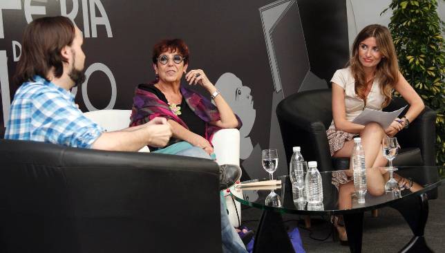 Braulio Ortiz, Maruja Torres y Amalia Bulnes, durante el di�logo que sostuvieron ayer en la Feria del libro