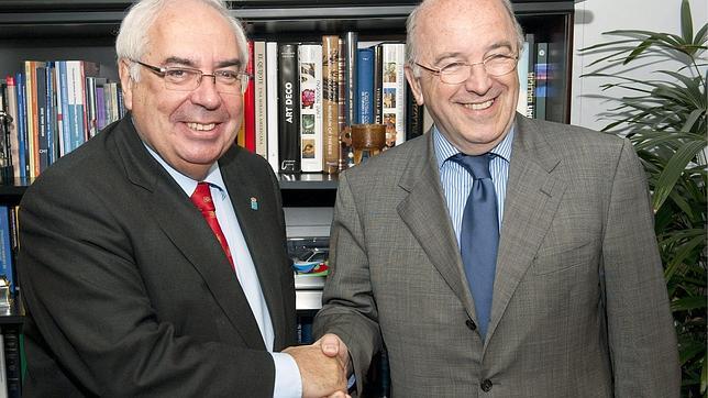 Almunia cree que las autonom�as deben fijar una regla de l�mite del gasto