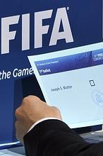 Blatter, reelegido entre escándalos Blatter, reelegido entre escándalos
