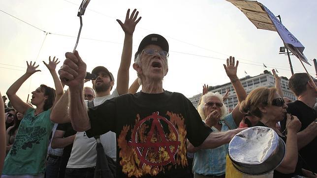 Grecia llega a un acuerdo con la �troika� para un segundo rescate