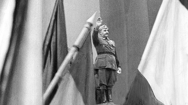 «¿Totalitario o autoritario? Franco fue por encima de todo un superviviente» «¿Totalitario o autoritario? Franco fue por encima de todo un superviviente»