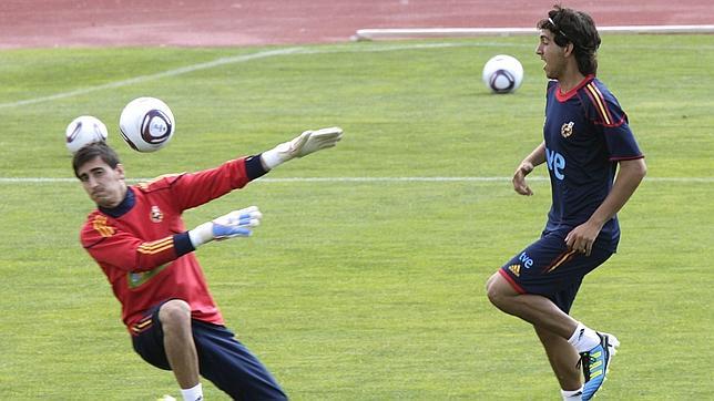 El Valencia se acerca a Parejo El Valencia se acerca a Parejo