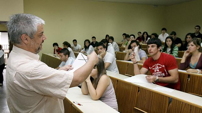 Una de las pruebas de Selectividad que el pasado a�o se llev� a cabo en la Facultad de Derecho