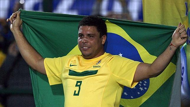 Ronaldo, m�ximo goleador de los Mundiales, es aclamado en su despedida