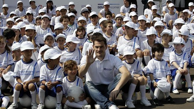 Casillas: «Entre Messi y Ronaldo me quedo con Cristiano, que es el mío» Casillas: «Entre Messi y Ronaldo me quedo con Cristiano, que es el mío»