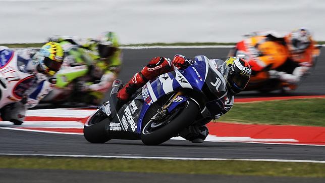 Stoner manda, pero Lorenzo responde bajo el agua Stoner manda, pero Lorenzo responde bajo el agua
