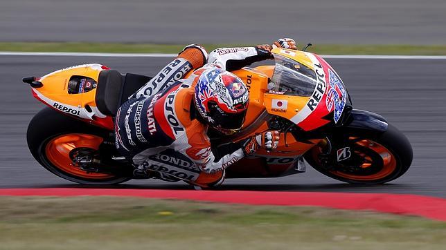 En seco y en mojado, Stoner domina en Silverstone En seco y en mojado, Stoner domina en Silverstone