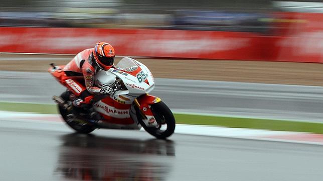 Márquez se cae, Simón no está y Bradl nunca falla Márquez se cae, Simón no está y Bradl nunca falla