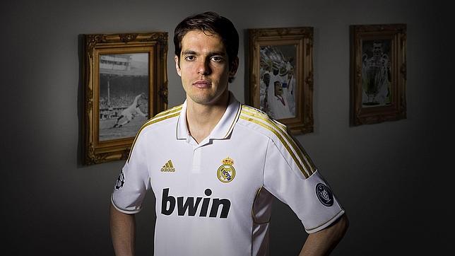 El padre de Kak� asegura que el jugador �no se mueve� del Madrid