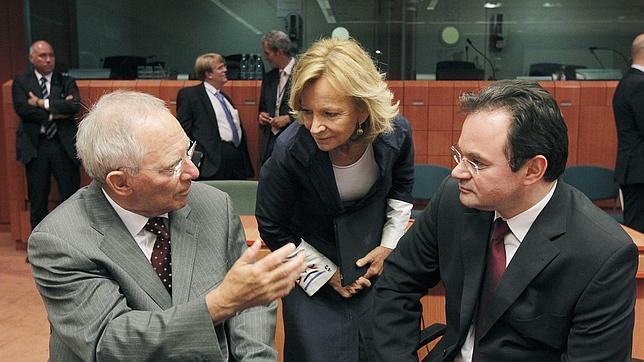 Salgado corrige a Valeriano Gómez y exculpa a la banca del paro Salgado corrige a Valeriano Gómez y exculpa a la banca del paro