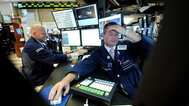 Bruselas aplaza el rescate de Grecia y los mercados presionan a Espa�a