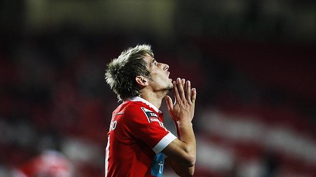 Coentrao, casi de blanco