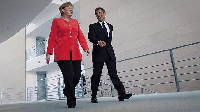 Merkel y Sarkozy pactan un rescate expr�s para calmar a los mercados
