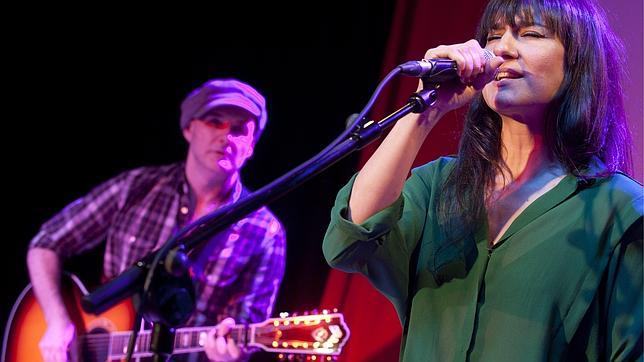 Amaral a Rubalcaba: «Mira amigo, no me toques los huevos, las canciones son de todos» Amaral a Rubalcaba: «Mira amigo, no me toques los huevos, las canciones son de todos»