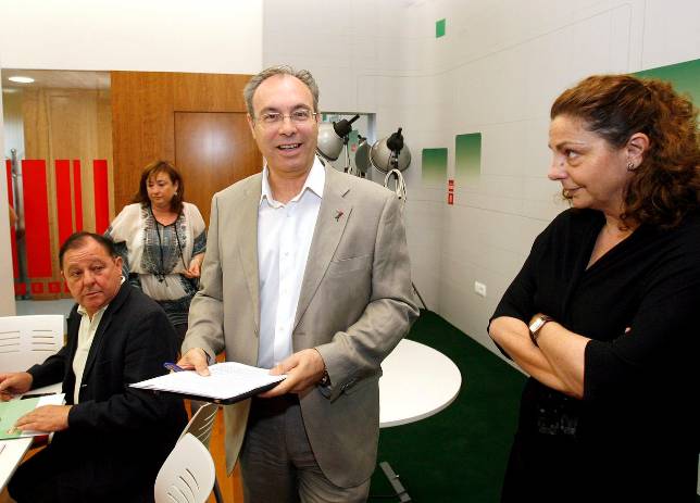 El PSOE se opone de nuevo a que la Diputaci�n financie el Centro de Congresos