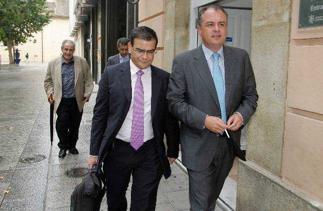 Javier Jim�nez pasa revista al club