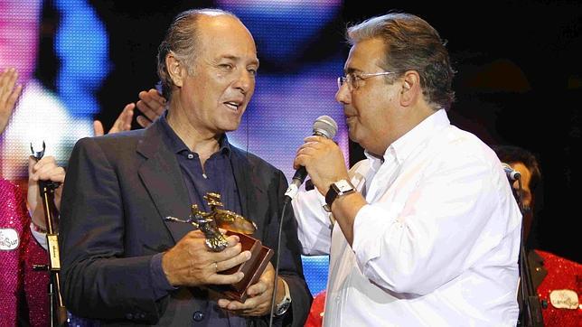 Soto con algunos de sus amigos artistas que hoy le acompa�ar�n en el concierto extraordinario 