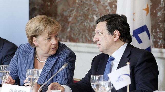 Merkel insiste en condicionar las ayudas a Grecia a los ajustes Merkel insiste en condicionar las ayudas a Grecia a los ajustes